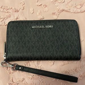 Michael Kors jet set wallet